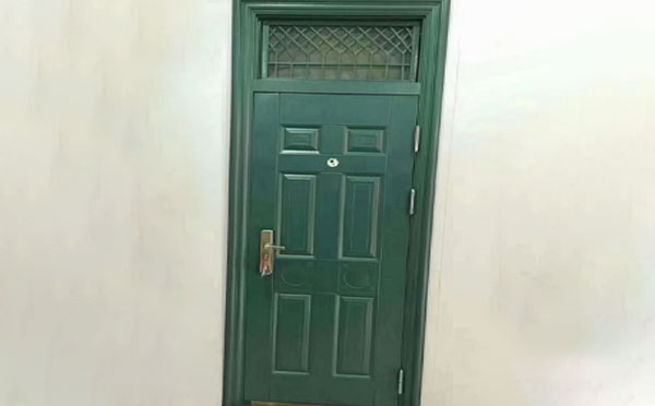 独山子学校教室门