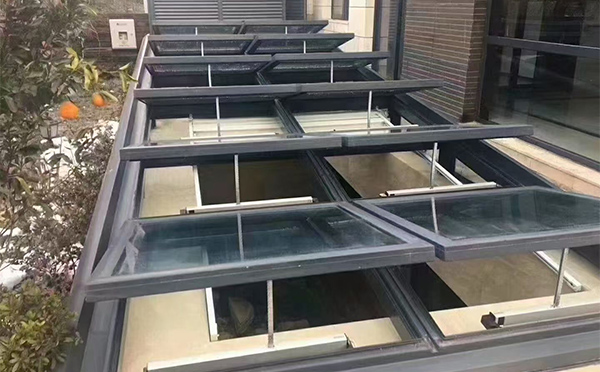 某轨道交通车辆维修车间独山子排烟窗应用